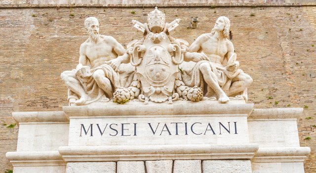 An image of the Vatican Museums entrance